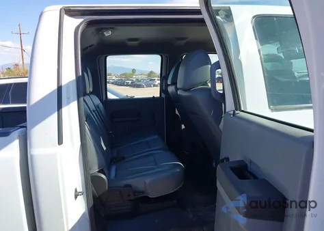 2011 Ford F-250 Xl z USA, uszkodzony, nr VIN 1FT7W2B62BEC98292